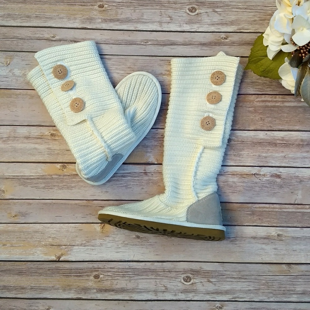 NWOT UGG cream/white sweater boots. Size 6